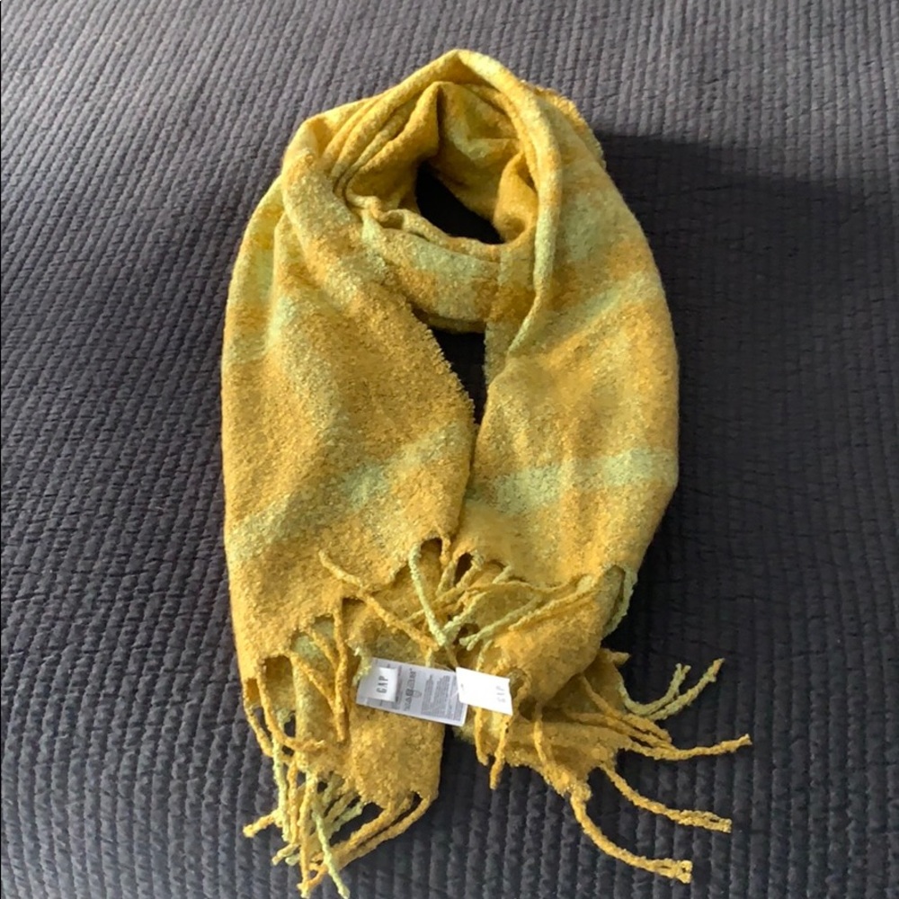 GAP Scarf - NEW